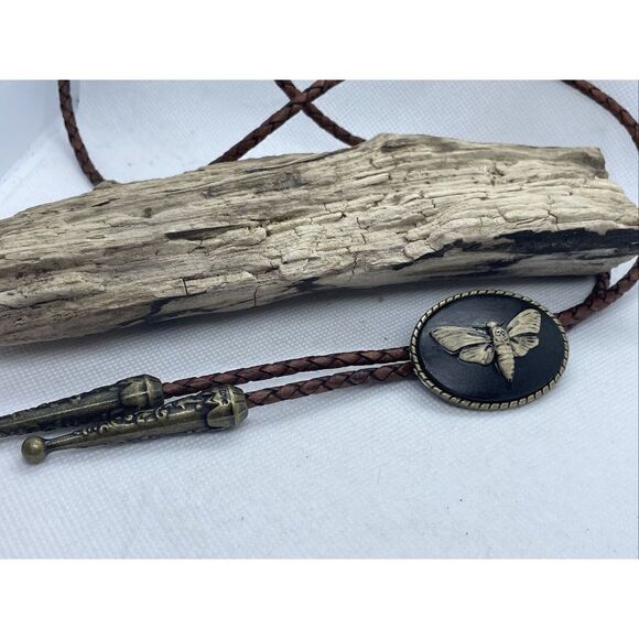 Western Bolo tie Lariat Death Head Moth Skull Cameo Rustic Wedding Attire Party - Picture 9 of 16